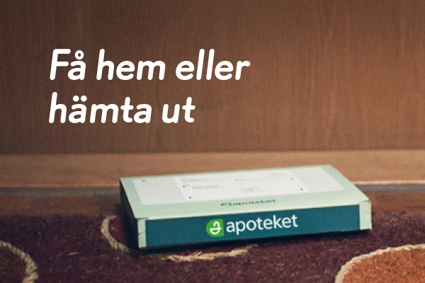 Mamma och son som tar emot en leverans med läkemedel