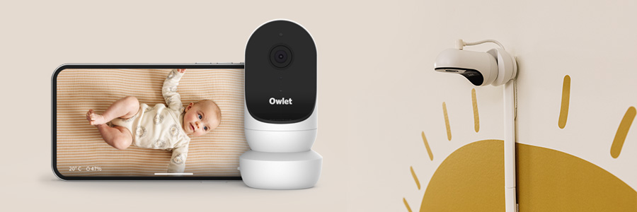Owlet baby monitor monterad på vägg.